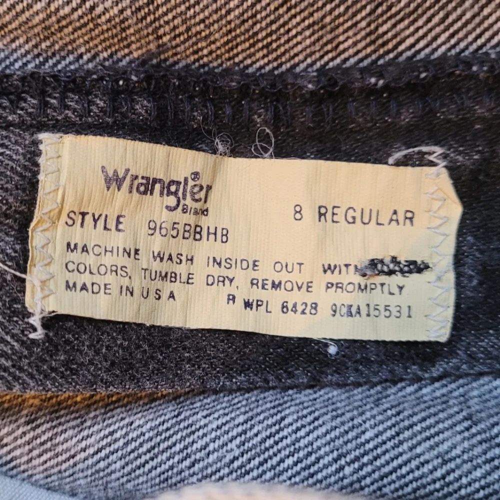 Vintage 1990's Wrangler black light wash denim straight leg jeans